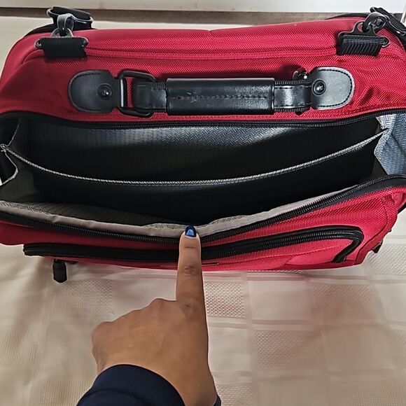 Skyway Women's Shoulder Carry-On Luggage Bag Red/Bag 17"-11" - Picture 7 of 16